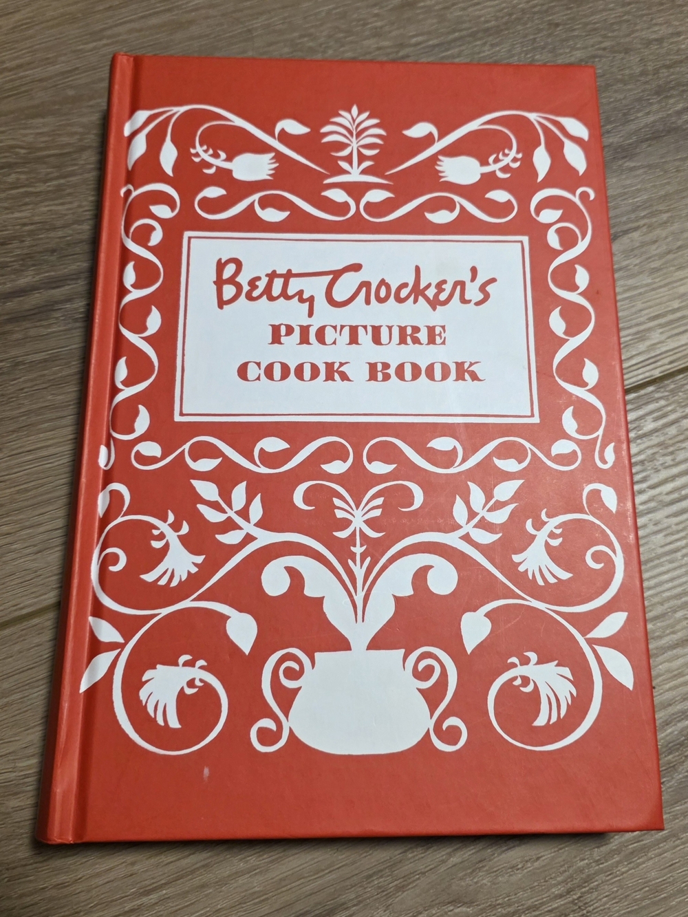 Betty Crocker Red Picture Cook Book - Classic Recipe Collection